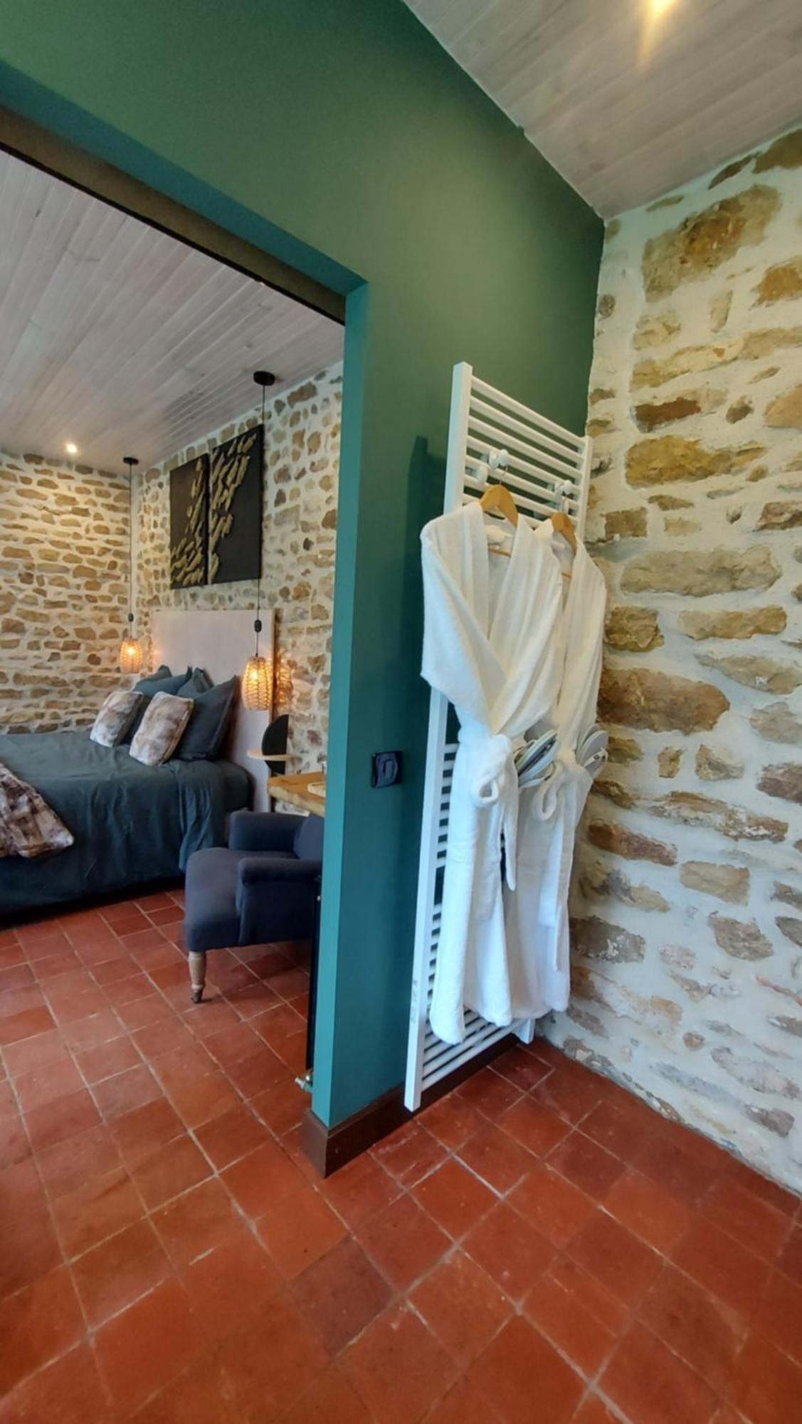 Anjouin Les 3 Roses B&B 객실 사진